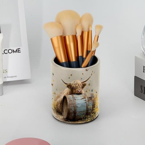 Faux Leather Pen Holder for Desk, Pencil Organizer Highland Cow Pen Cup Desk Decor Makeup Brush Holder Storage for Office Home