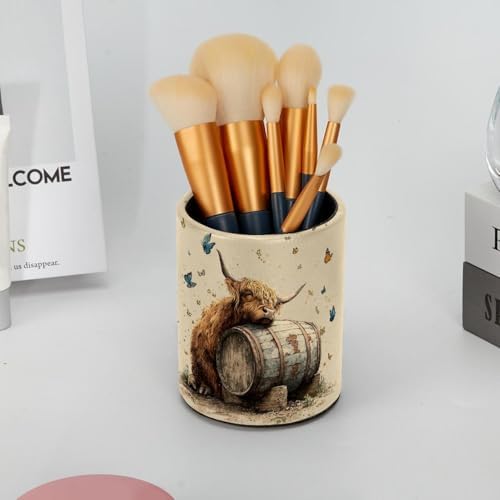 Faux Leather Pen Holder for Desk, Pencil Organizer Highland Cow Pen Cup Desk Decor Makeup Brush Holder Storage for Office Home
