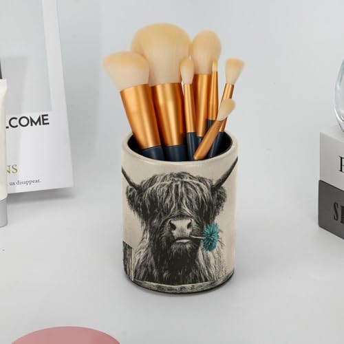 Faux Leather Pen Holder for Desk, Pencil Organizer Highland Cow Pen Cup Desk Decor Makeup Brush Holder Storage for Office Home