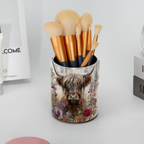 Faux Leather Pen Holder for Desk, Pencil Organizer Highland Cow Pen Cup Desk Decor Makeup Brush Holder Storage for Office Home