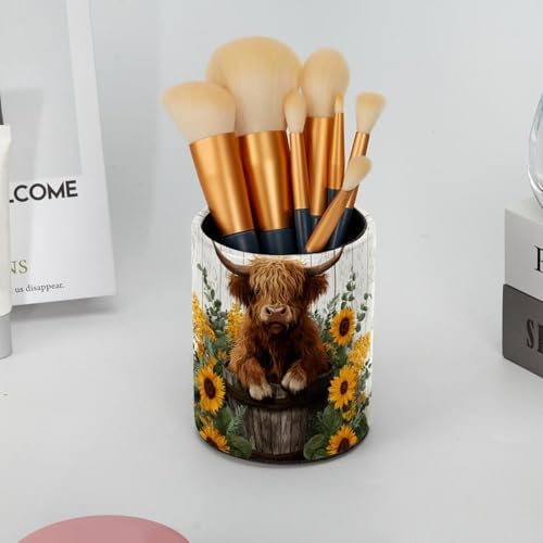 Faux Leather Pen Holder for Desk, Pencil Organizer Highland Cow Pen Cup Desk Decor Makeup Brush Holder Storage for Office Home