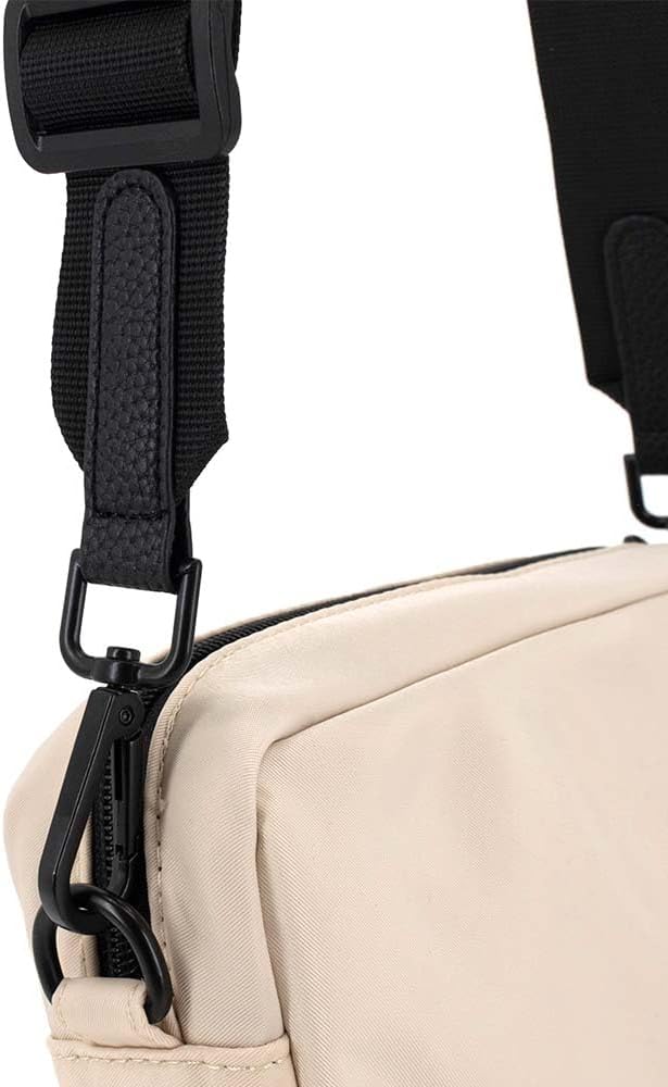 Dog Treat Pouch with Removable Small Pet Training Treat Pouches, Built-in Poop Bag Dispenser, Adjustable Shoulder Strap Cross Body Dog Walking Bag (Beige)