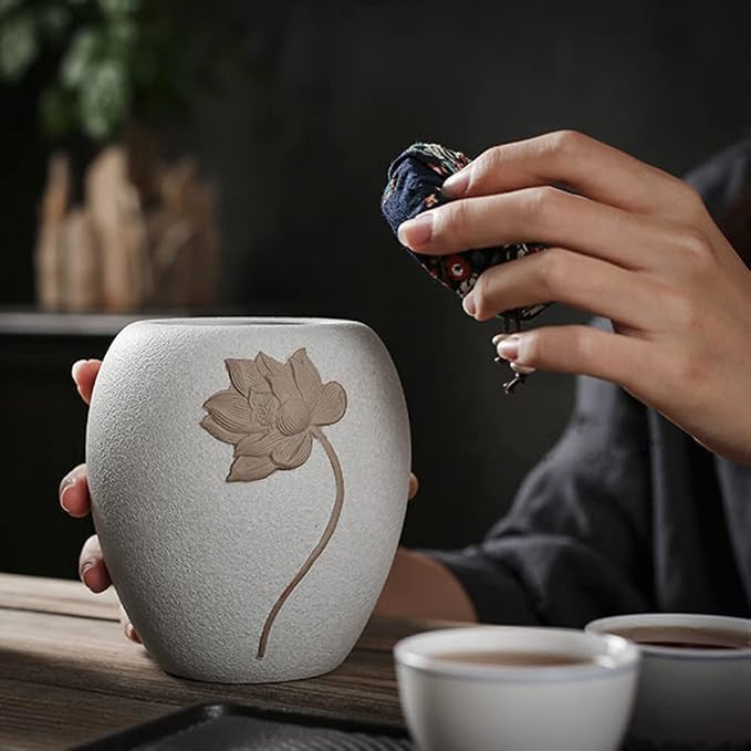 Ceramic Tea Canister with Sealed Lid and Wooden Scoop,Tea Caddy Storage with Airtight Lid,Ceramic Jars,Portable Food Storage Containers Sealed Tea Tins Can,White