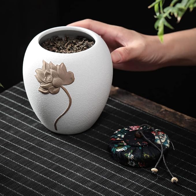 Ceramic Tea Canister with Sealed Lid and Wooden Scoop,Tea Caddy Storage with Airtight Lid,Ceramic Jars,Portable Food Storage Containers Sealed Tea Tins Can,White