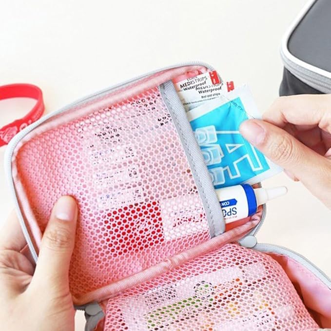 Pink Portable First Aid Kit, Mini Outdoor First Aid Kit Bag, Travel Portable Medicine Organizer Emergency Kit First Aid Kits, Mini Emergency Medical Bag Office, Travel, Camping, Sports, School