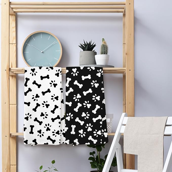 Dog Paws Kitchen Towels, Dog Mom Dad Lovers Gifts for Women Men Dish Towels for Kitchen, Black and White Dogs Bathroom Hand Towels Decorative Set of 2, Gifts for Pet Lover
