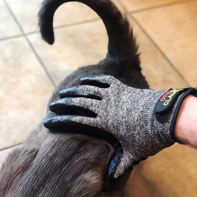 Pet Grooming Gloves for Dogs and Cats Deshedding Brush and Bathing Mitt with Soft Rubber Tips Gentle Massage Tool Removes Loose Hair Dirt and Dander Reduces Shedding Easy to Clean