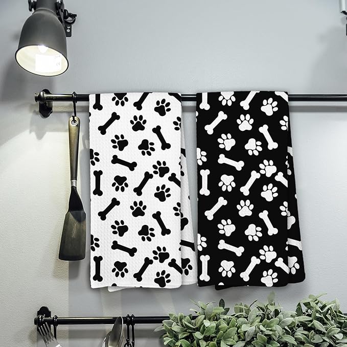 Dog Paws Kitchen Towels, Dog Mom Dad Lovers Gifts for Women Men Dish Towels for Kitchen, Black and White Dogs Bathroom Hand Towels Decorative Set of 2, Pet Lover Gifts