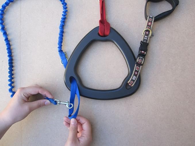 Triple Dog Leash Handle, 3 Way Dog Coupler Multi-Leash UTurn Handle with which you can walk 3 dogs on 3 leashes and untangle in seconds. Black.