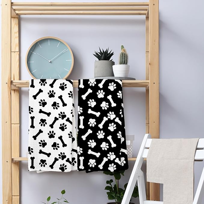 Dog Paws Kitchen Towels, Dog Mom Dad Lovers Gifts for Women Men Dish Towels for Kitchen, Black and White Dogs Bathroom Hand Towels Decorative Set of 2, Pet Lover Gifts