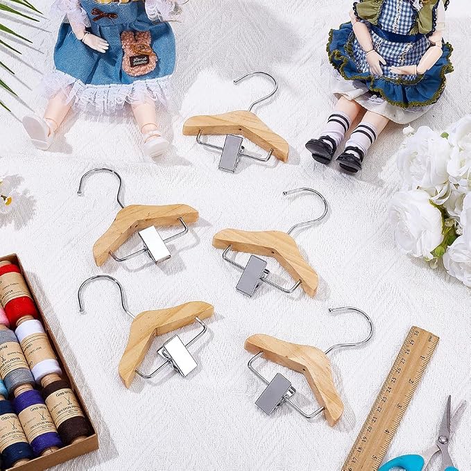 5 Pcs Wood Mini Pet Hanger 4.9x3.9 Pet Clothing Hanger with Clip Hook Miniature Clothes Hangers Tiny Dog Clothes Rack Mini Display Clothing Rack for Bedroom Living Room Shower Supplies