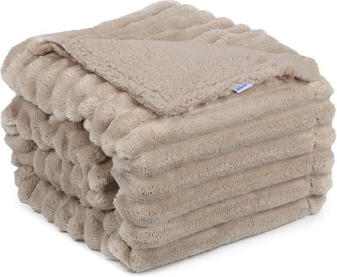 Waterproof Pet Blanket for Large Dogs & Cats - Reversible Calming Plush, Washable Furniture Cover for Couch, Bed, Car Seat, Blocks Leaks, Stains & Pet Fur (Line, 30"x40")