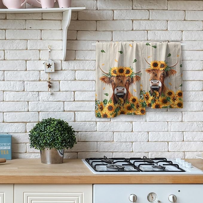 Giwawa Highland Cow Hand Towel Set of 2, Spring Summer Sunflowers Cattle Decorative Towels, Yellow Floral Wood Baord Soft Microfiber Face Towel Washcloth for Bathroom Guest Gym Spa Hotel