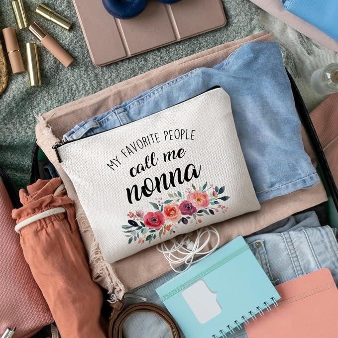 DILSJ Nonna Gifts Makeup Bag, Grandma Gifts For Christmas From Grandkids Grandson Bags For Women, My Favorite People Call Me Nonna Zipper Makeup Pouch Travel Organizer Toiletry Bags & Cases