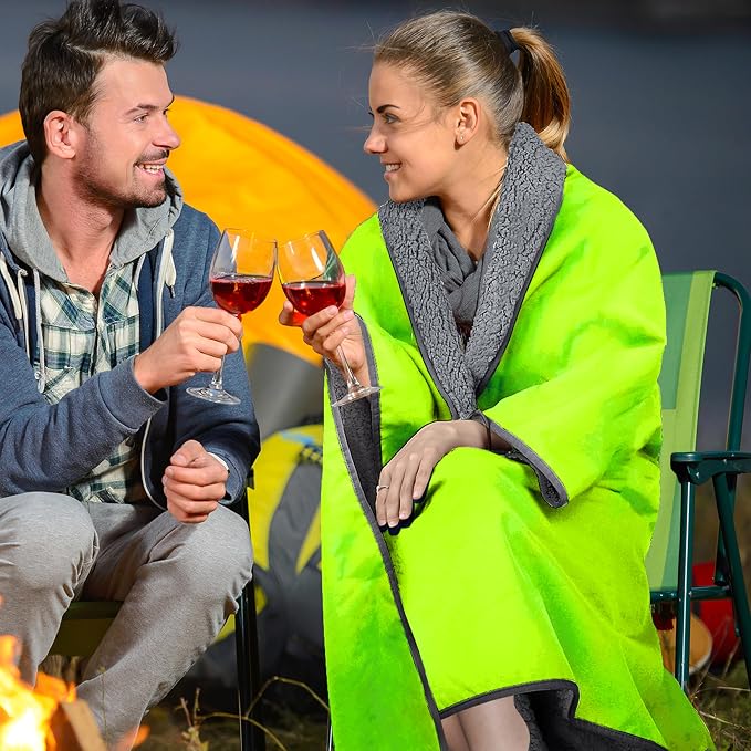 Tirrinia Waterproof Outdoor Blanket with Sherpa Lining, Windproof Foldable