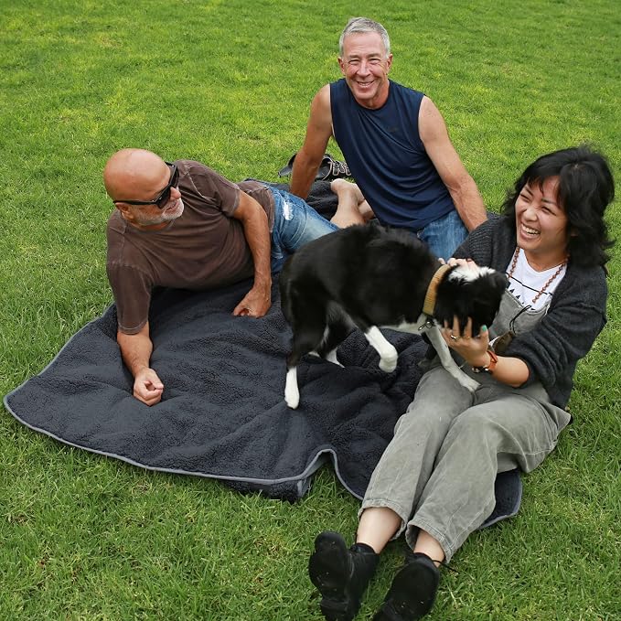 Tirrinia Waterproof Outdoor Blanket with Sherpa Lining, Windproof Foldable